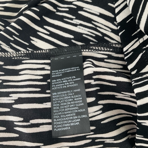 Chico’s Travelers Top EUC 3 - Picture 3 of 3